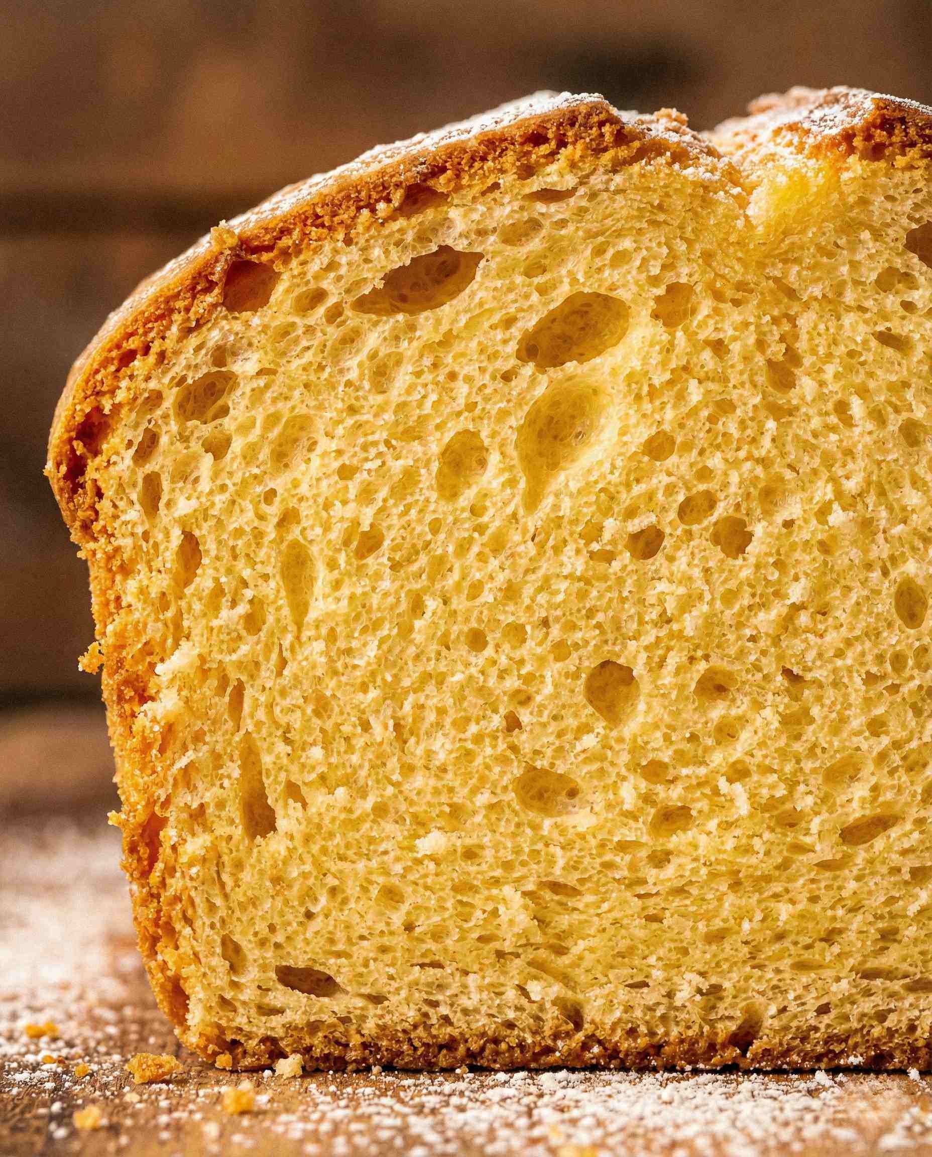 Fluffy sponge cake with high volume and airy crumb structure, demonstrating the aerating properties of Sorbitan Monopalmitate (Span 40)
